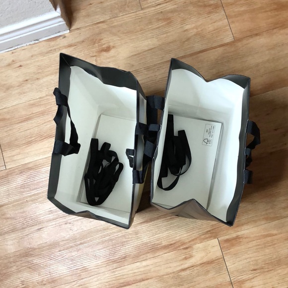 2 Gucci  shoppers - Picture 2 of 2